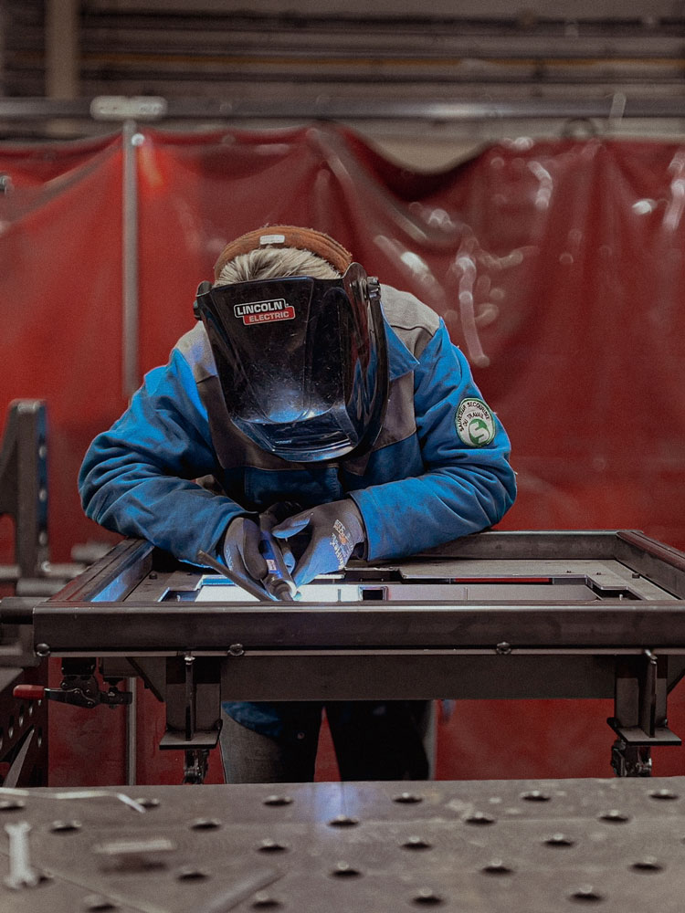 Manufacturing an ethanol fireplace in our workshop in France
